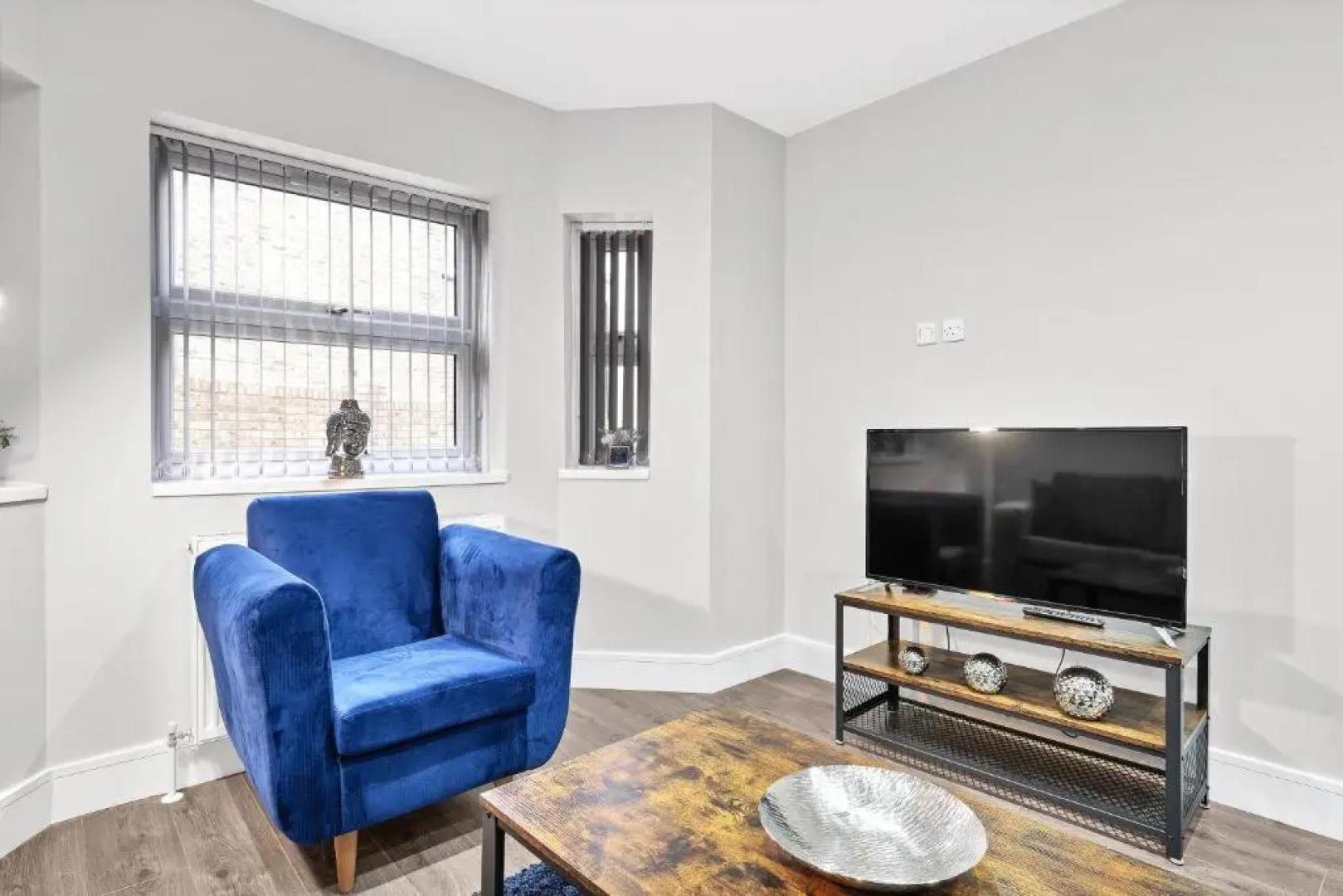 Crown Place 2 & 3 Bedroom Luxury Apts. with Parking in Shepperton