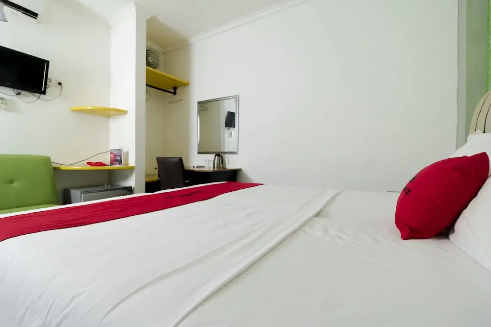 RedDoorz @ Megamendung