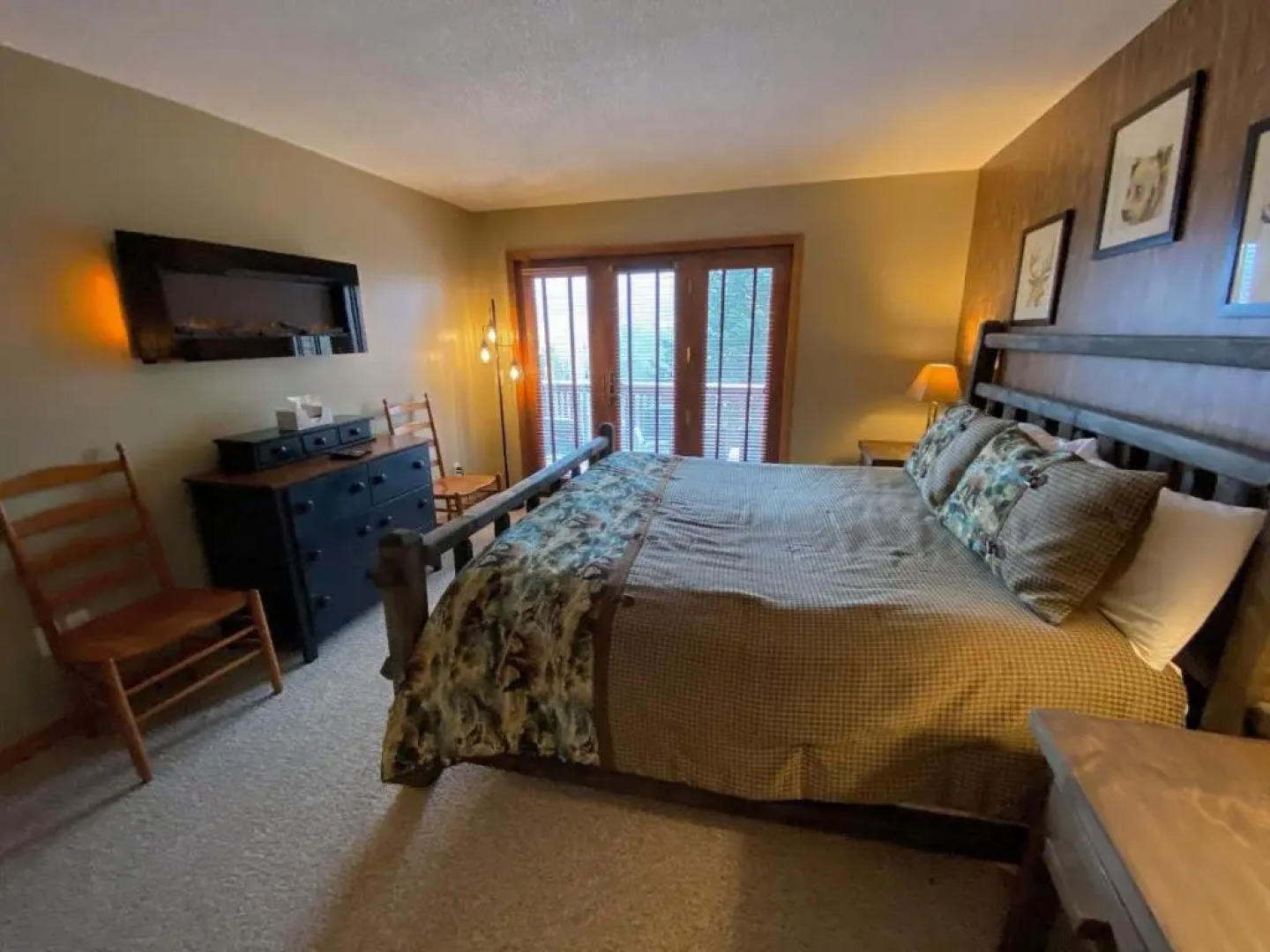 C1 Top Rated Ski In Ski Out Townhome Great views fireplaces fast wifi AC Short walk to slopes