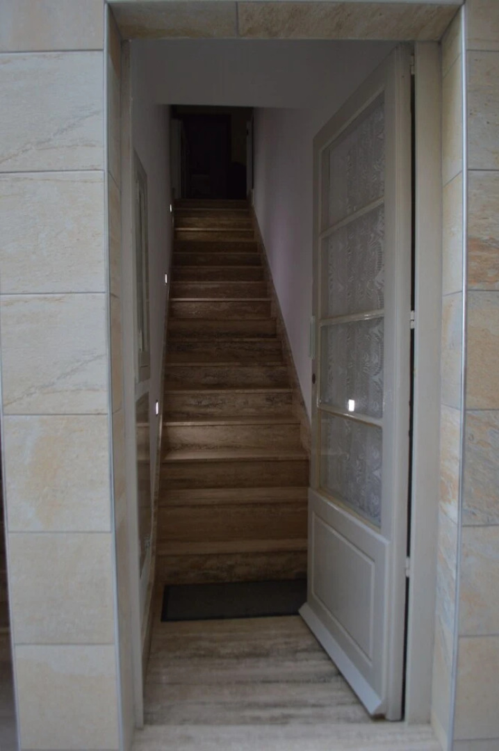 Pebbles, apartment 1