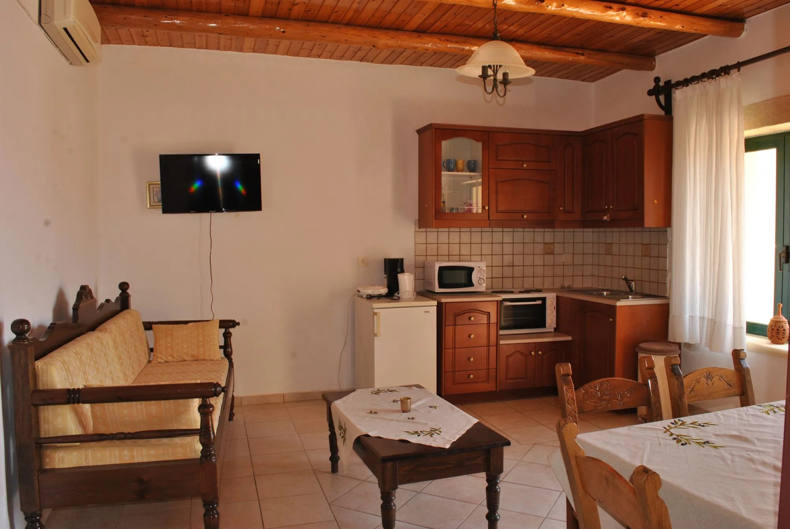 Skandalis Traditional Suites