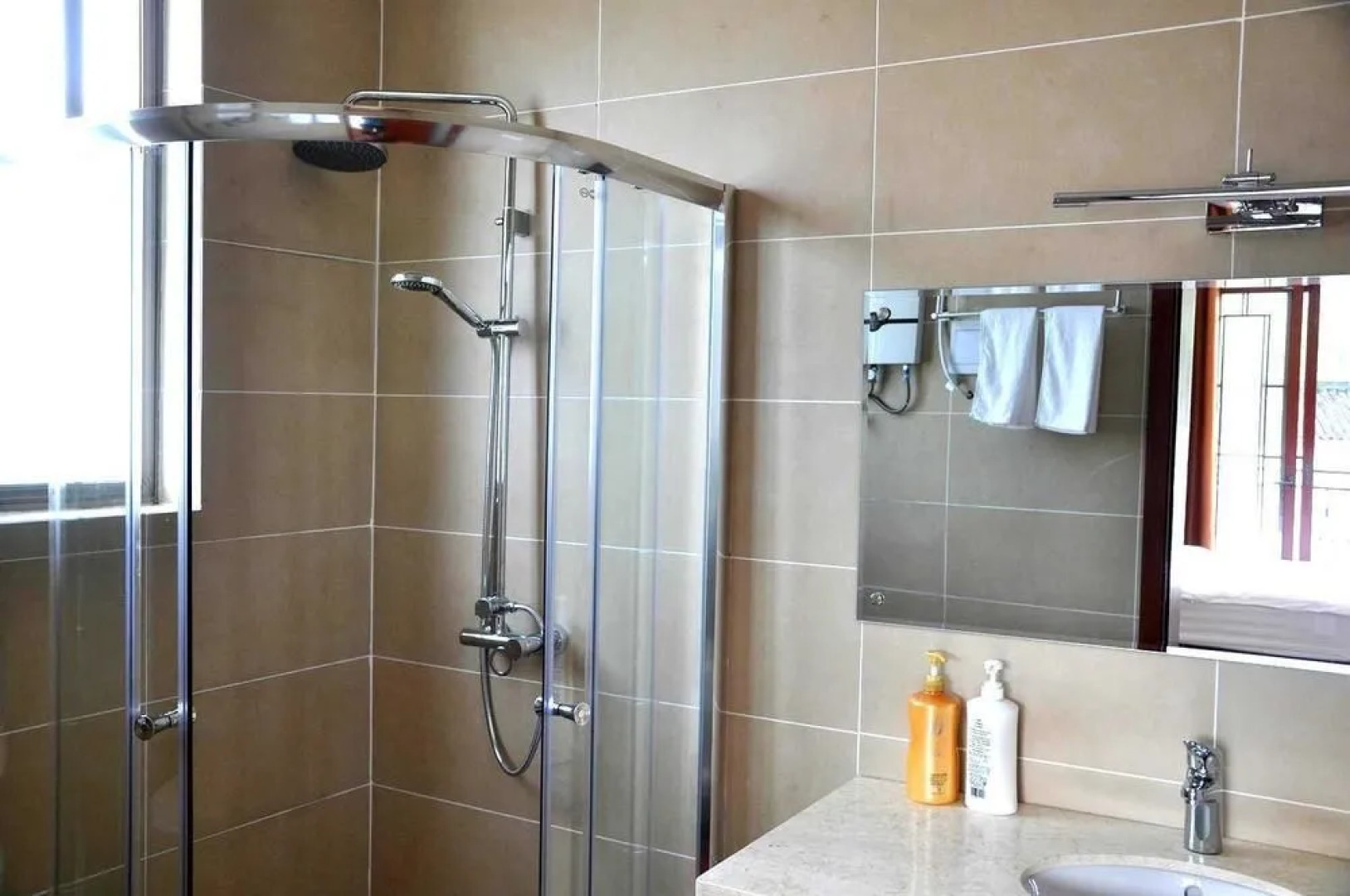 Wuyuan Huayuan Mountain Villa