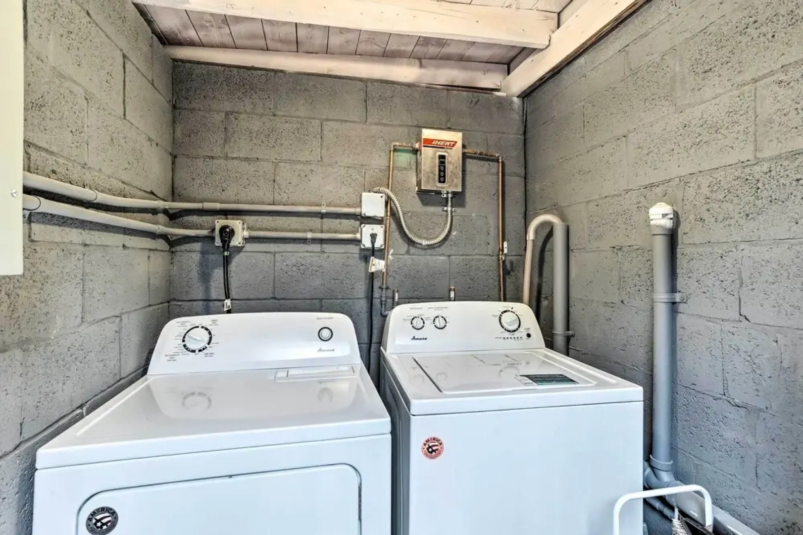 Inviting Apartment < 2 Mi to Riviera Beach!