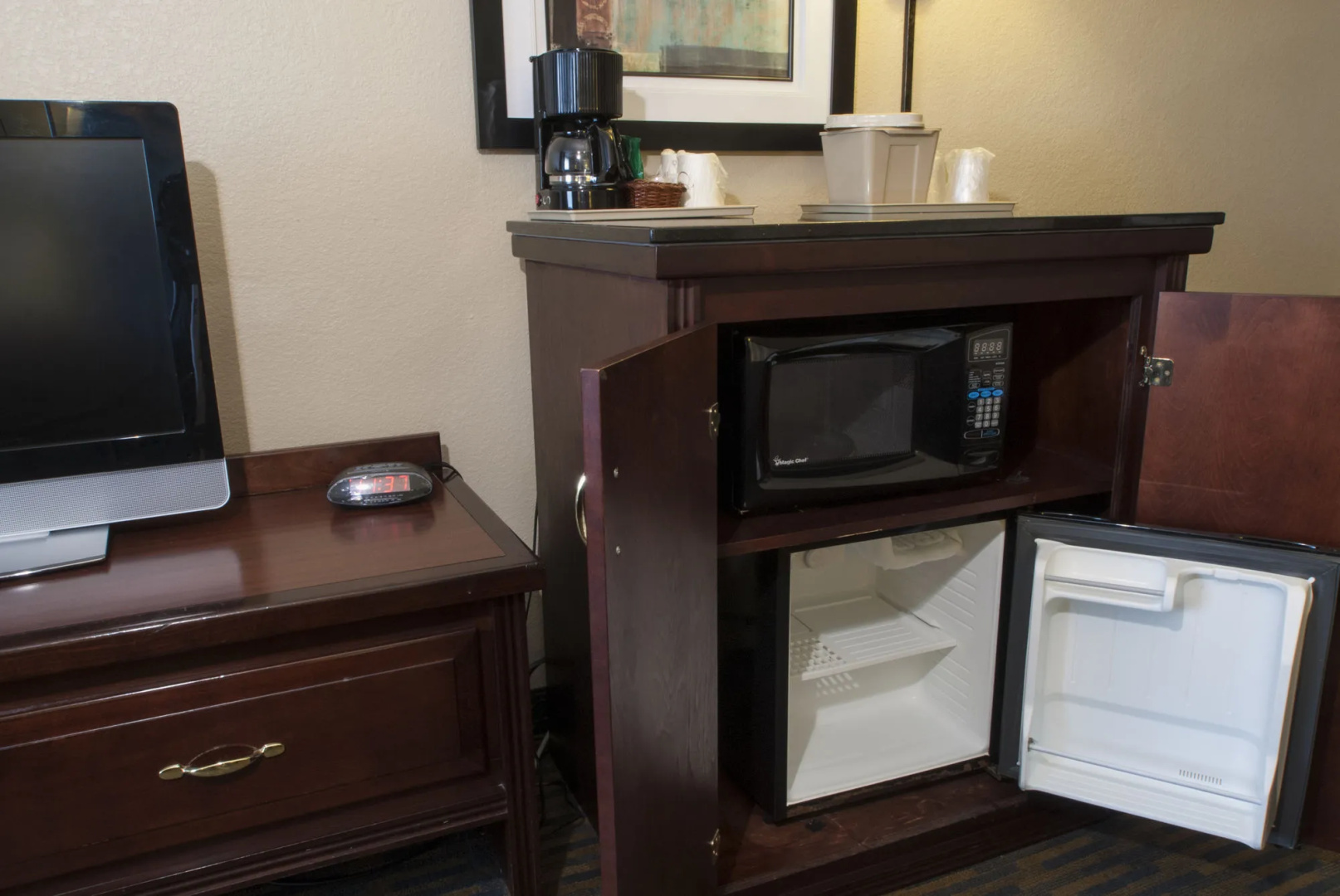 Lamplighter Inn & Suites - North