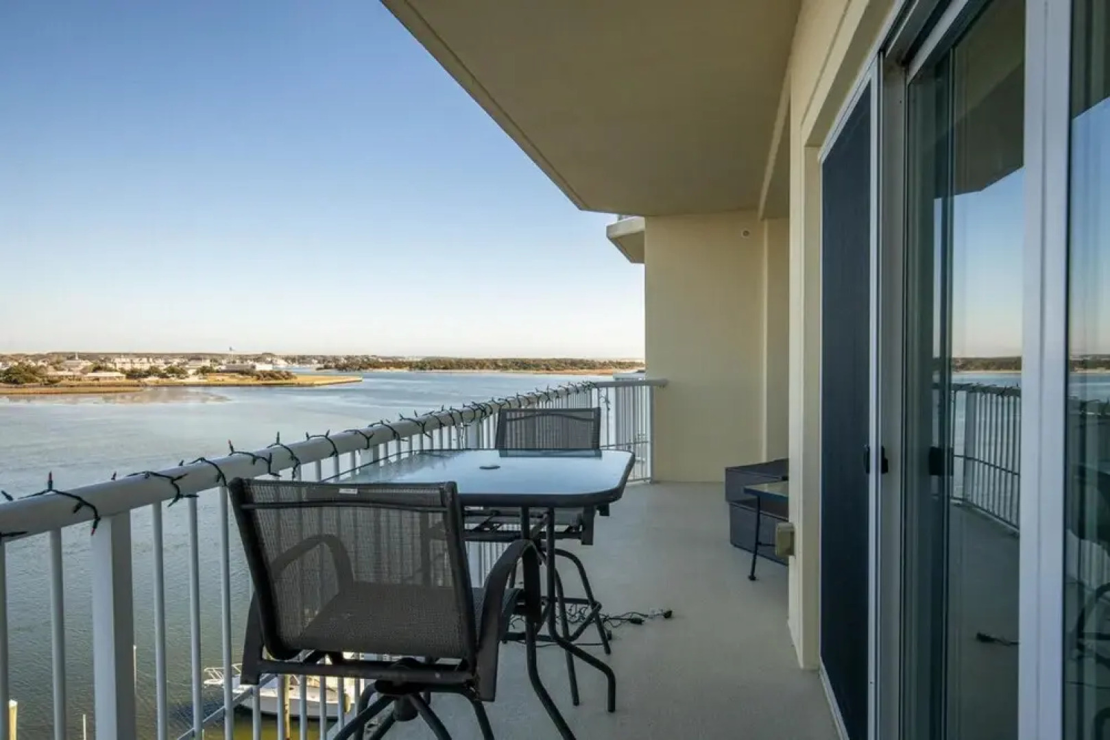 Yacht Club Dream 3 Bedroom Condo by RedAwning