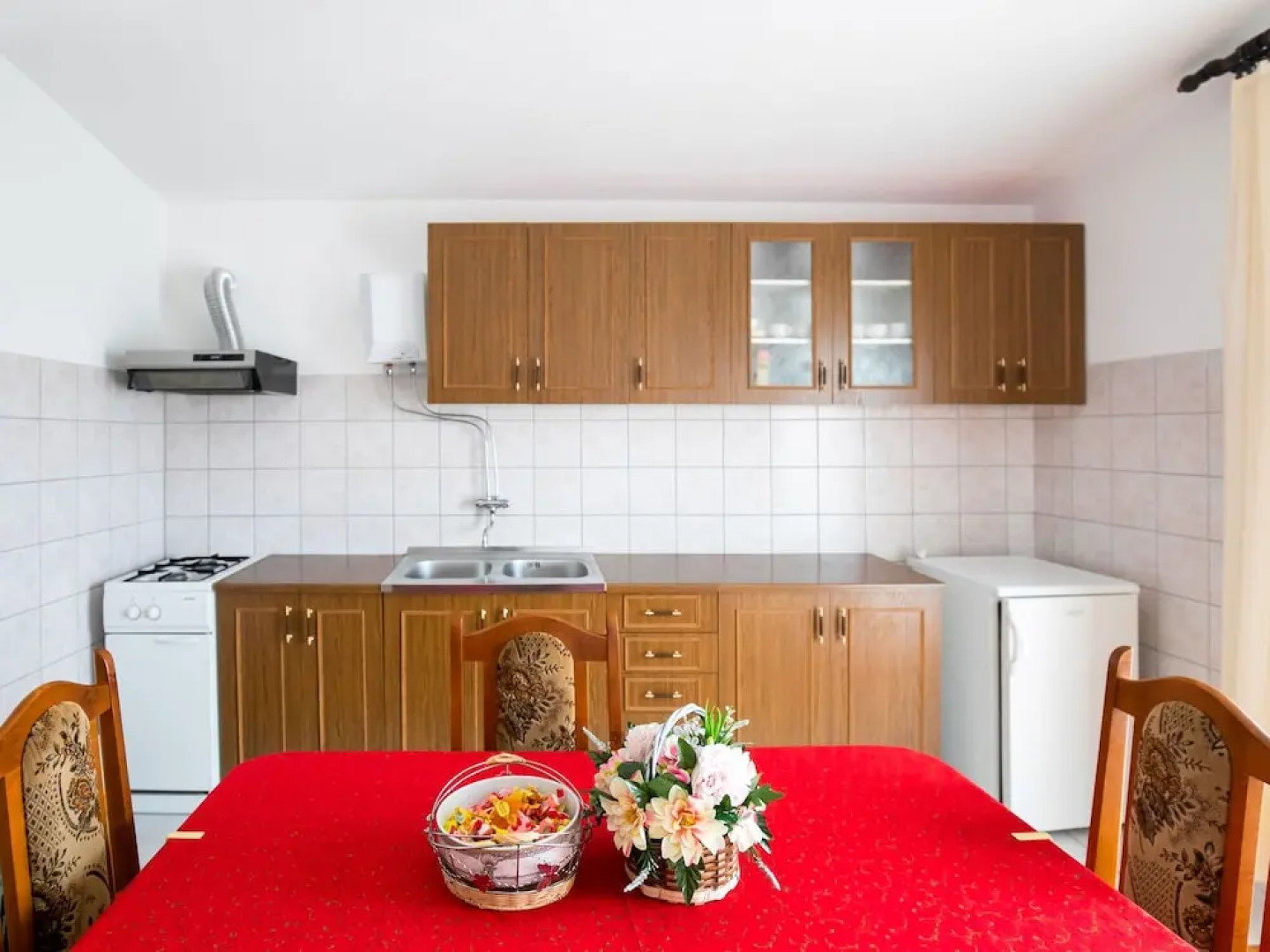 Lovely Apartment in Krneza Near Seabeach