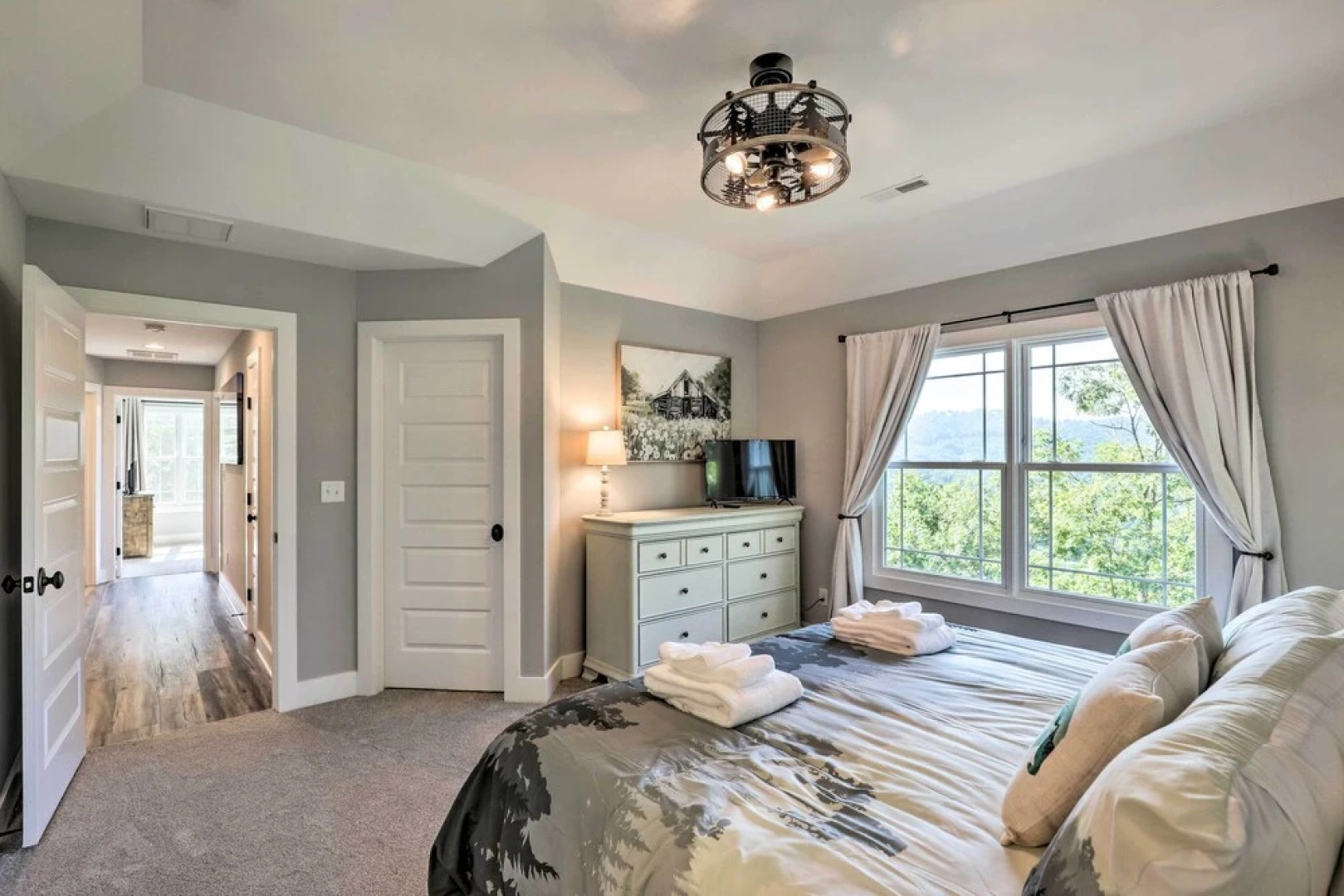 Escape w/ Hot Tub, Mtn Views: 5 Mi to Urban Trail