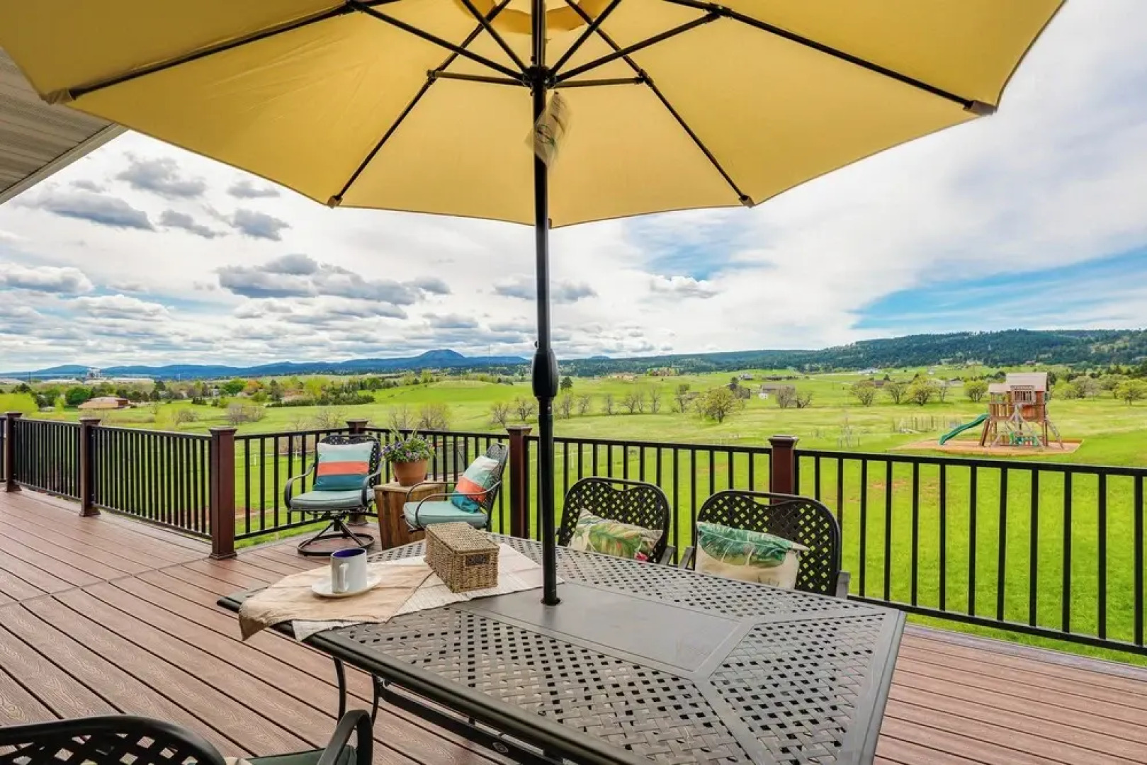 Spearfish Retreat w/ Fireplace + Mountain Views!