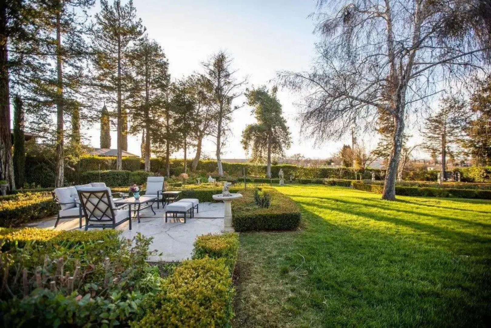 Chateau Robles -Vineyard English Garden