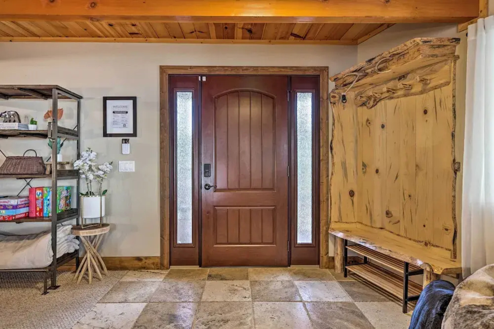 Hot Tub + Scenic Views: Luxury Twain Harte Cabin!