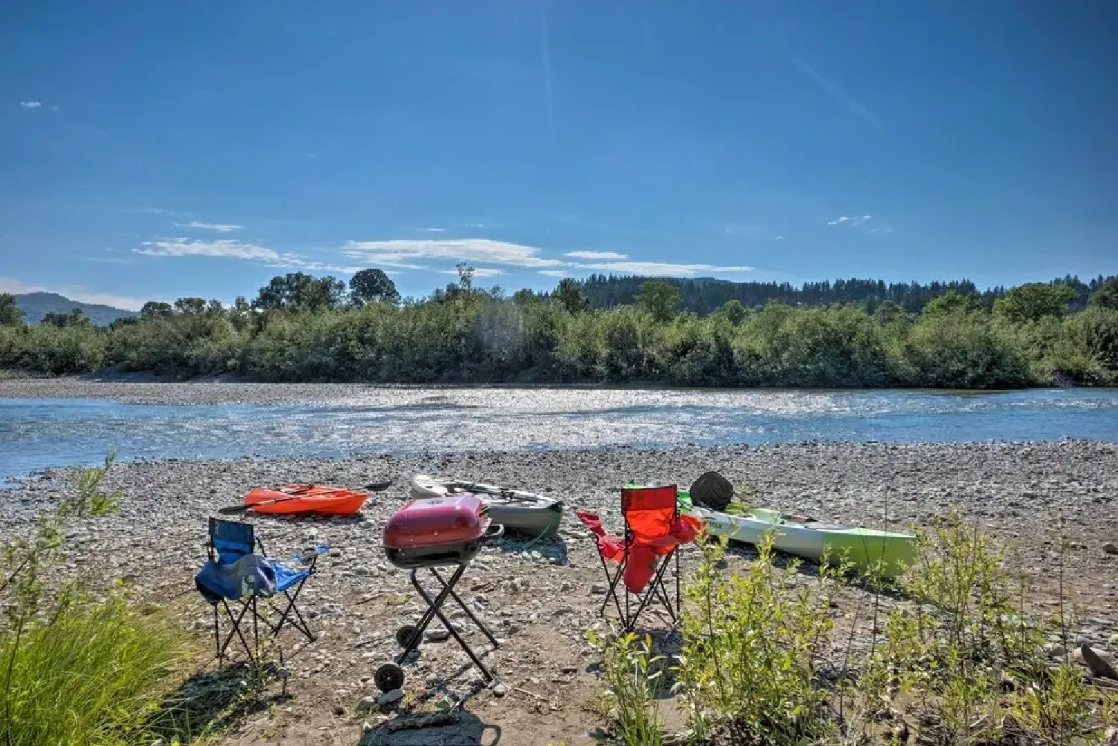 Quaint Riverside Reprieve w/ Kayaks + Floats!