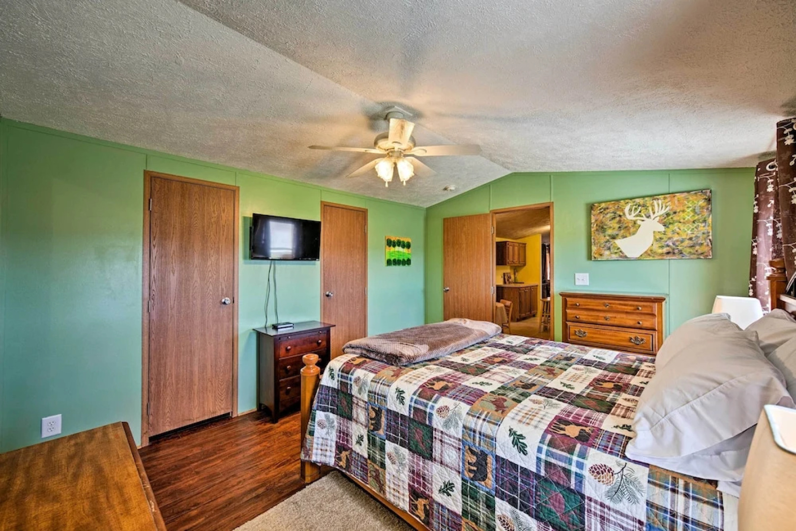 180-acre Farm: 'the Lodge' in Klingerstown!