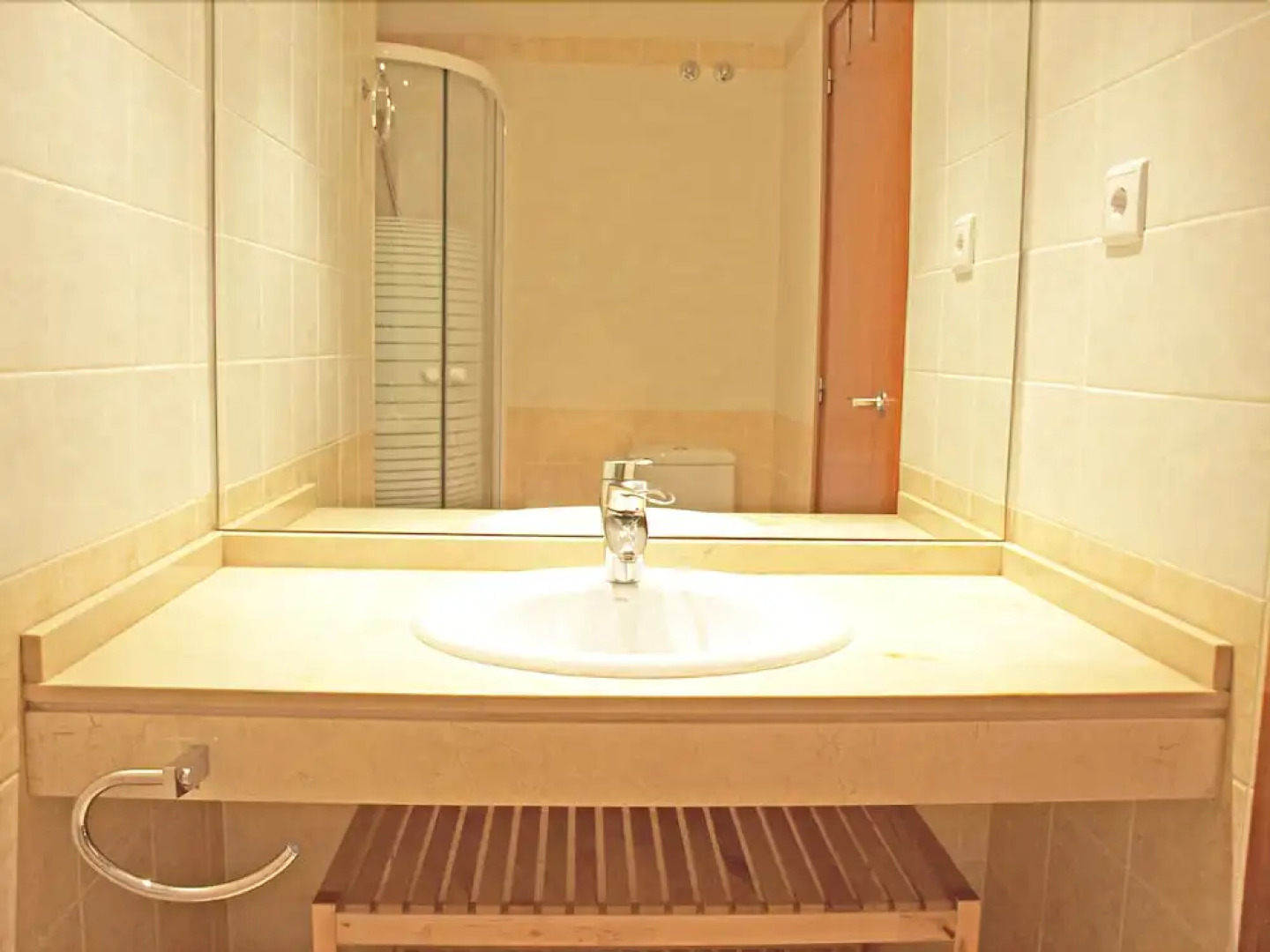 ApartUP Yellow Opera View