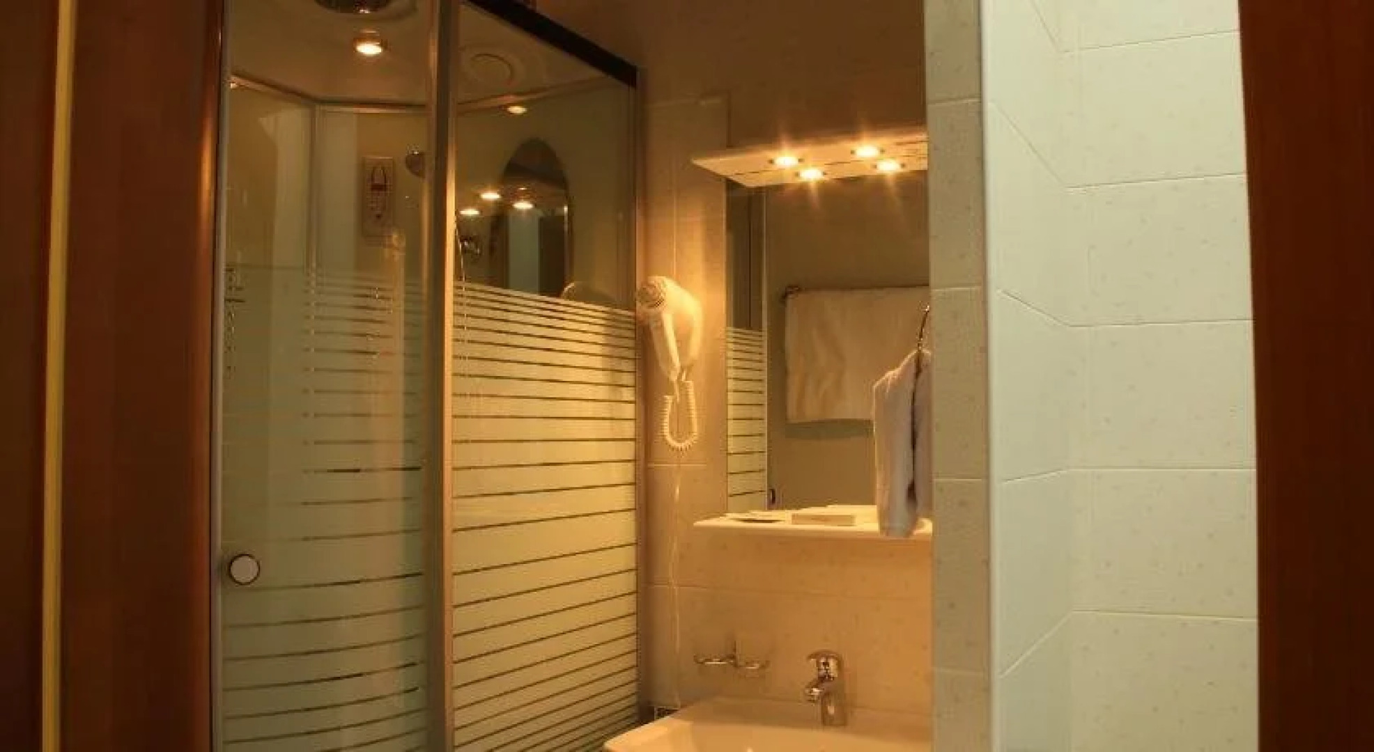 Отель Атлас