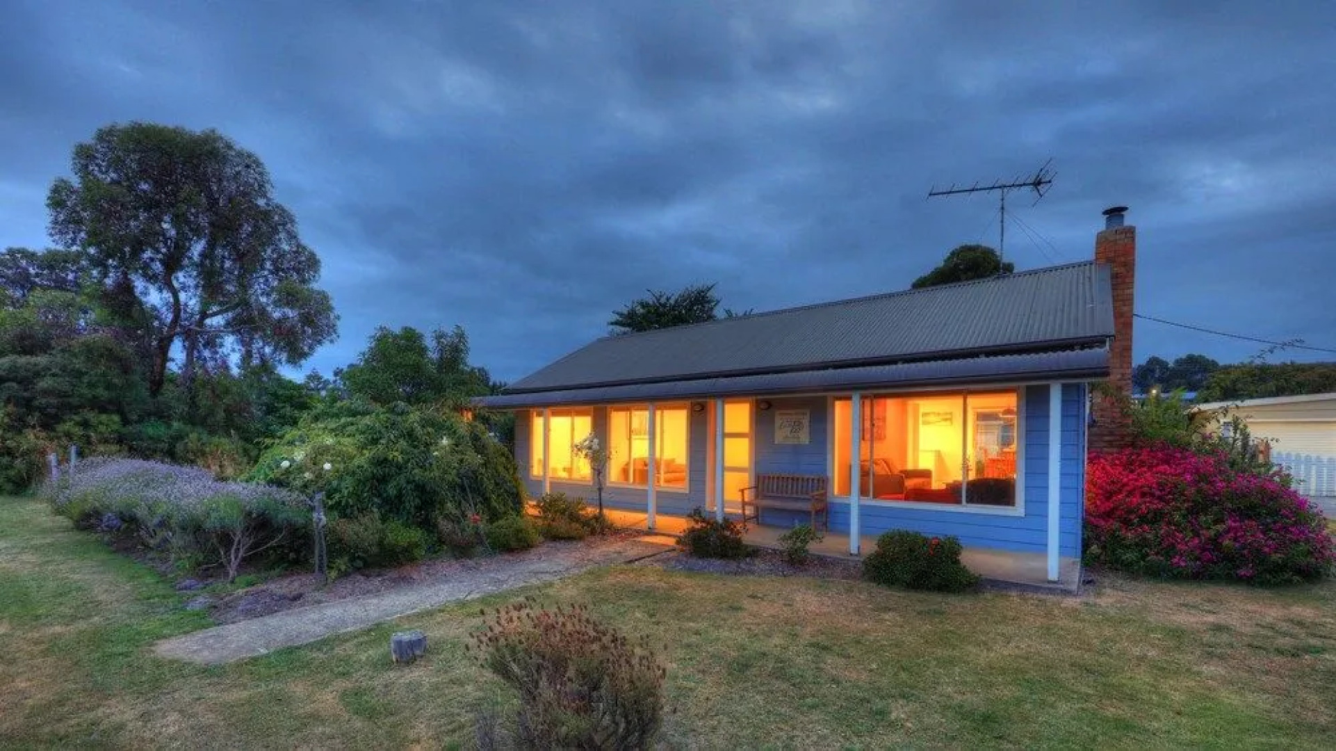 Castaway Cottage - Essentially Tas