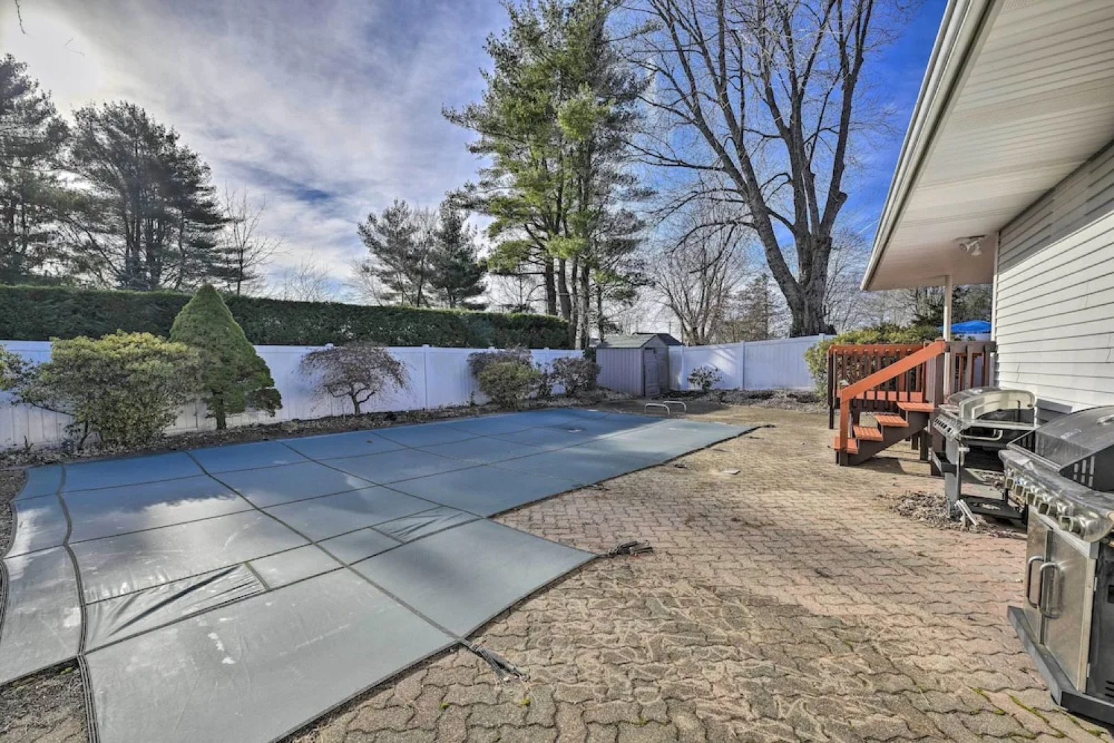 Quiet Commack Cottage w/ Pool, 8 Mi to Beach!