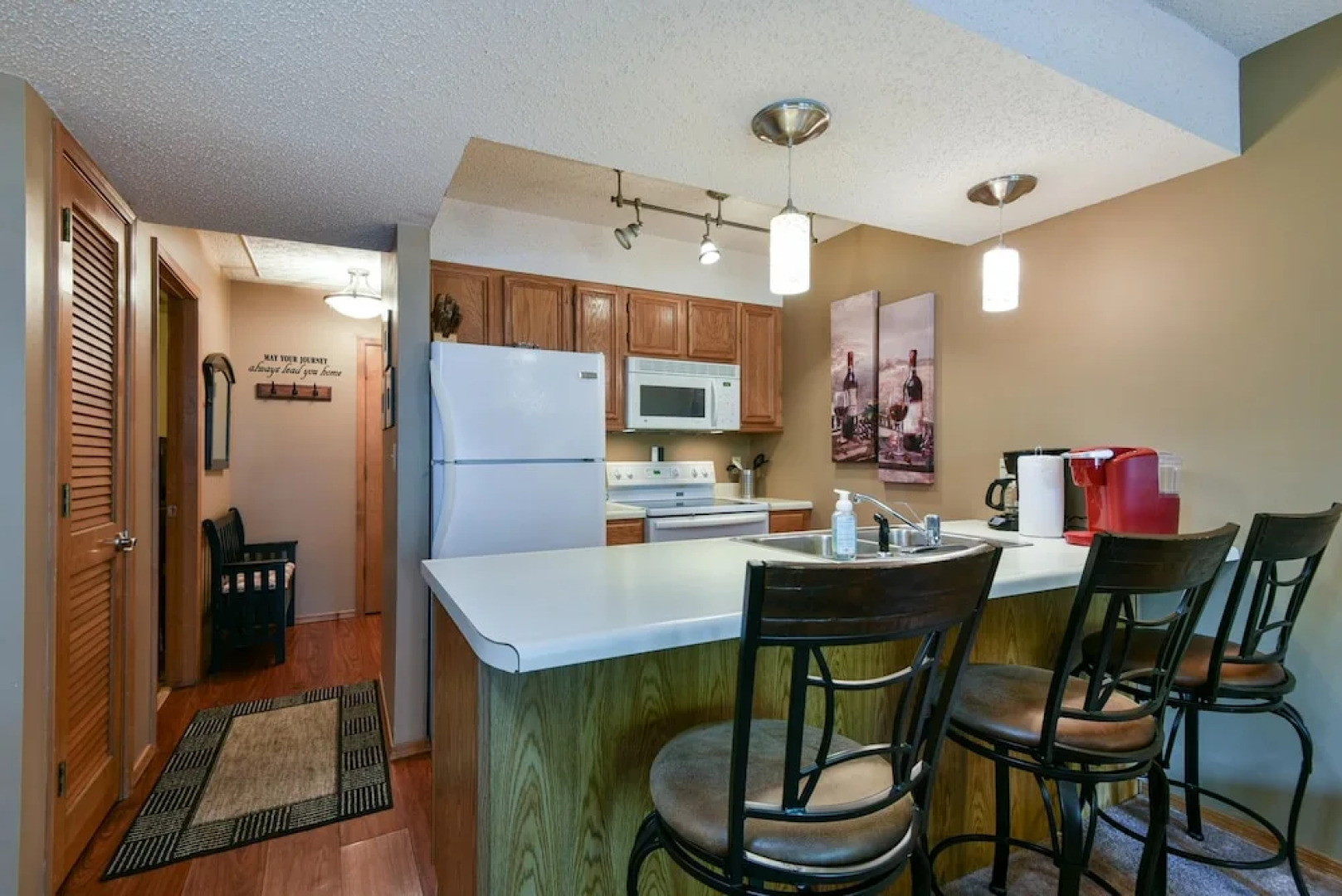 Welcome Inn- Pools - Great Balcony - Trails to Fishing -SO Close to Sdc!!