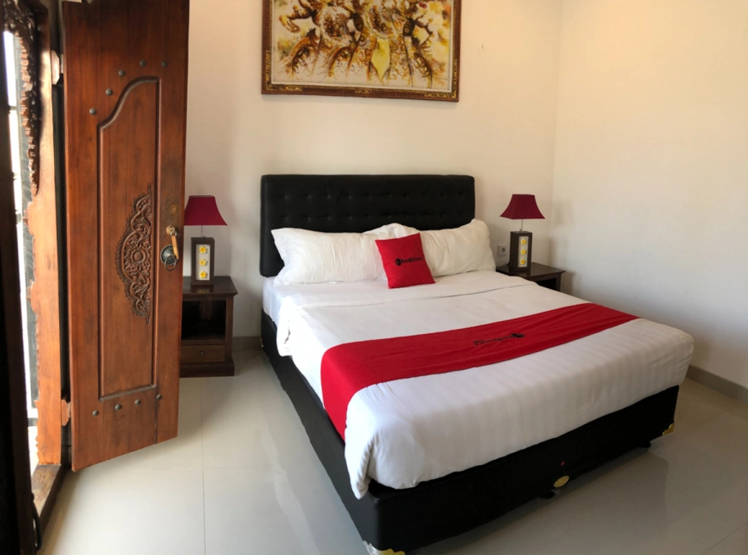 RedDoorz Plus near Dreamland Beach