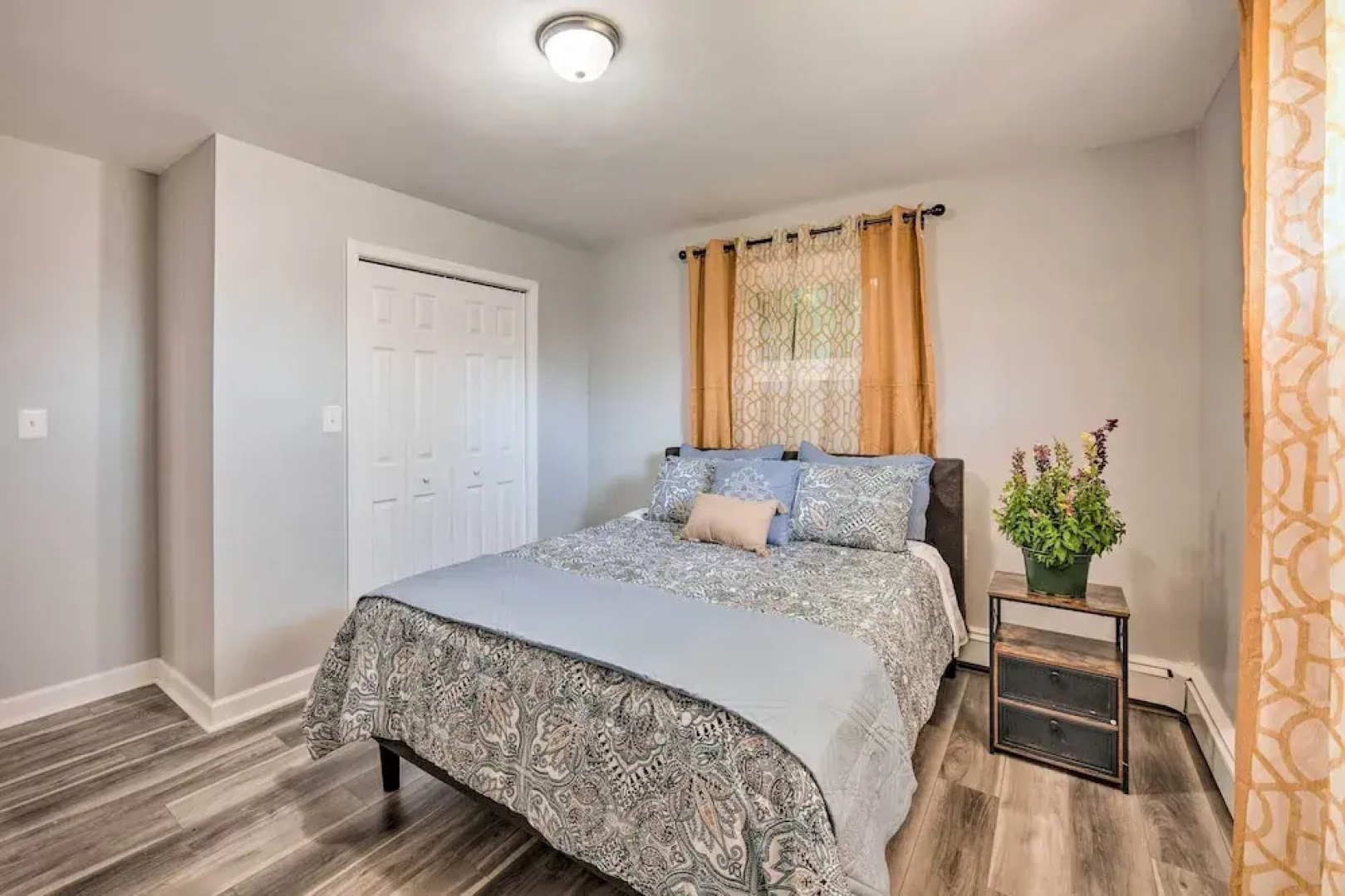 Updated Home w/ Pool Table ~ 4 Mi to Hershey!