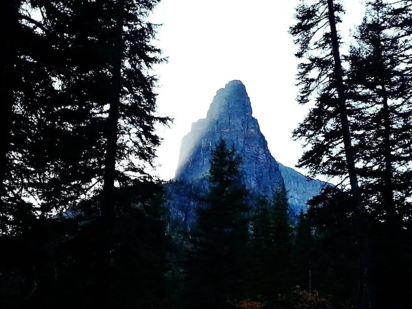 Going-To-The-Sun Inn & Suites