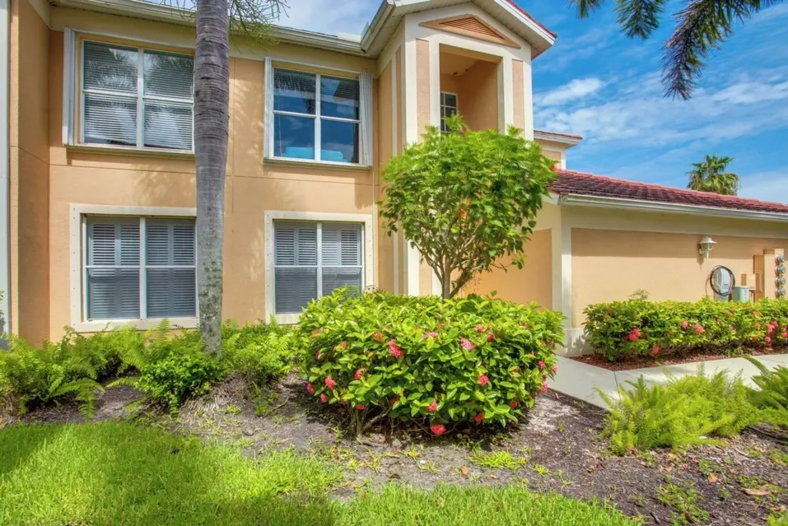 3 Mi to Dtwn Fort Myers: Condo w/ Pool & Hot Tub