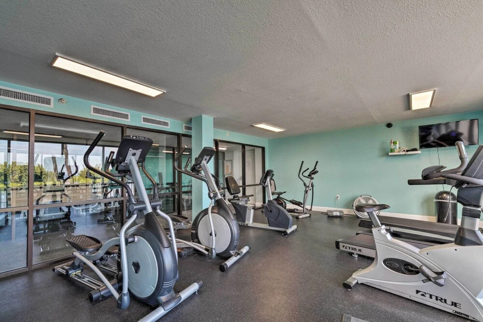 Private Beach Access: Hudson Resort Condo!