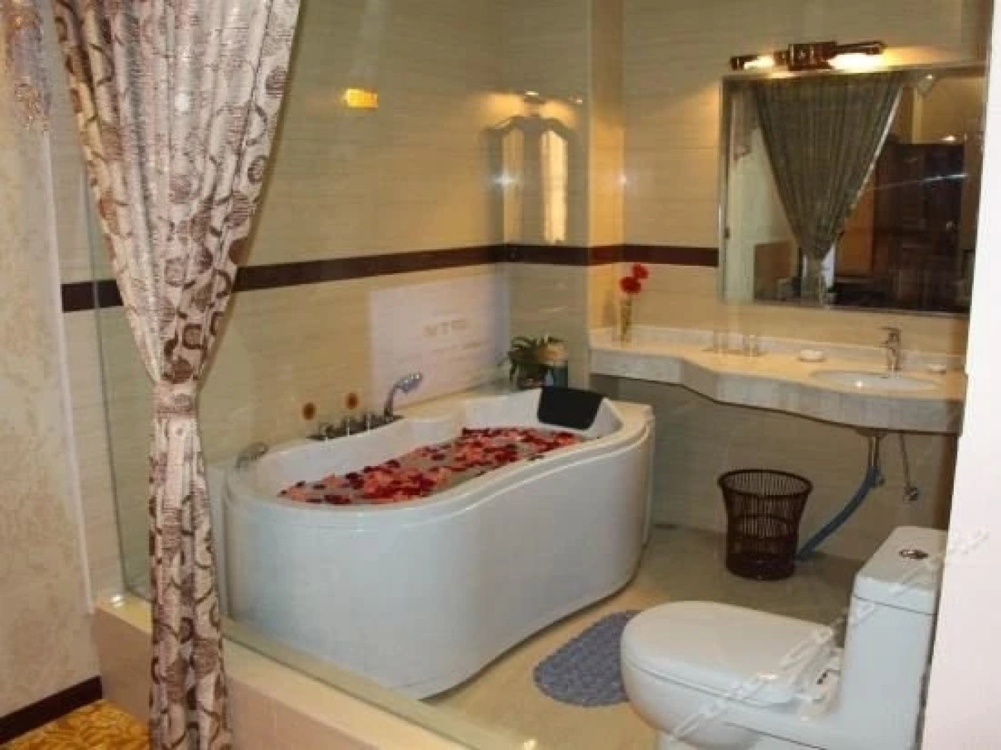 芒市泳馨温泉宾馆