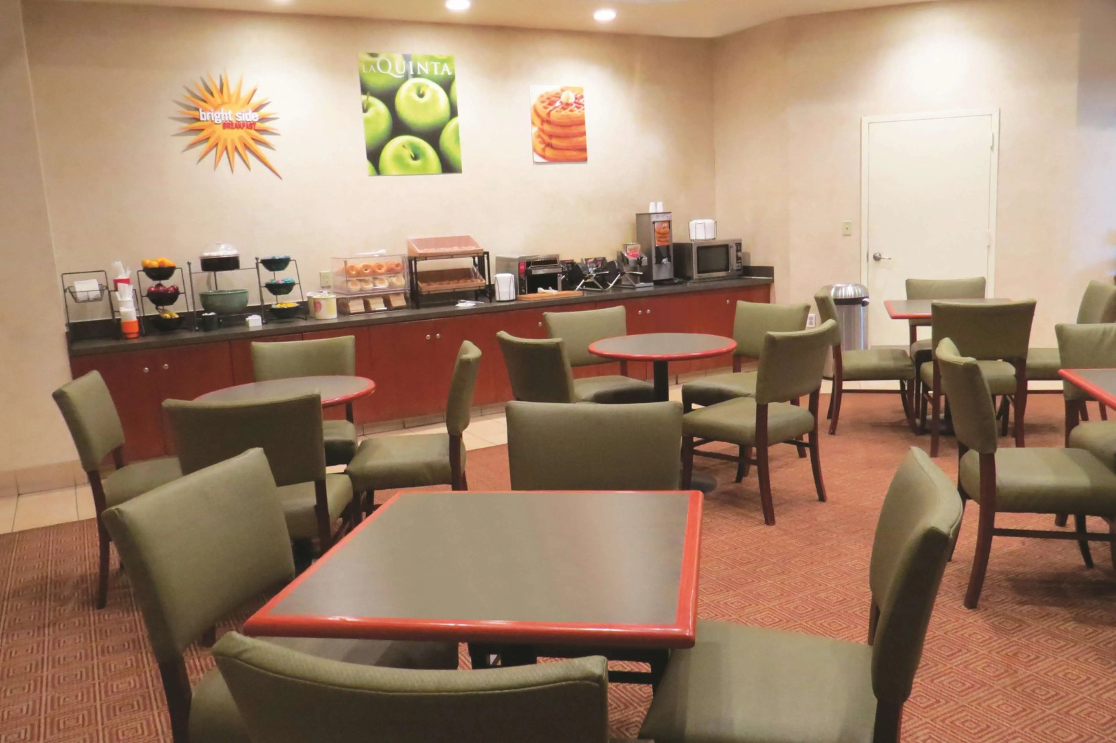 La Quinta Inn & Suites by Wyndham Stamford / New York City