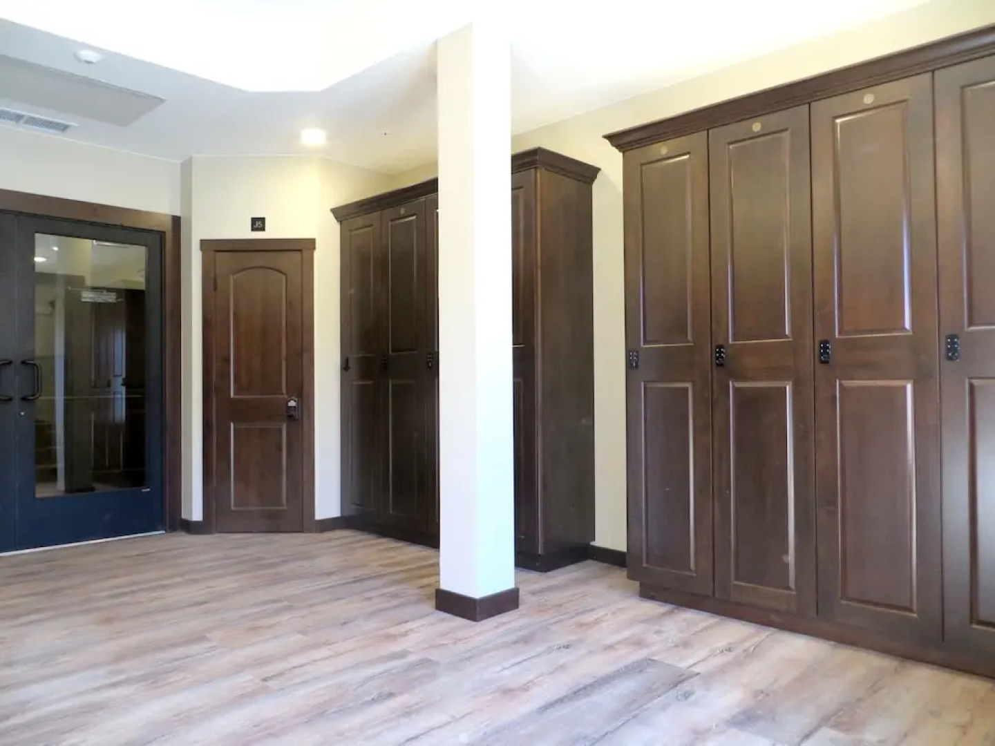 Crested Mountain North by CB Lodging