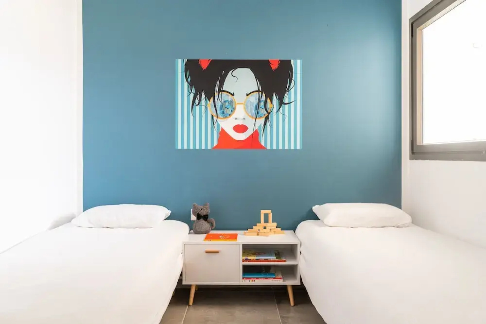 Vibrant Seaside Stay with Balcony by Sea N' Rent