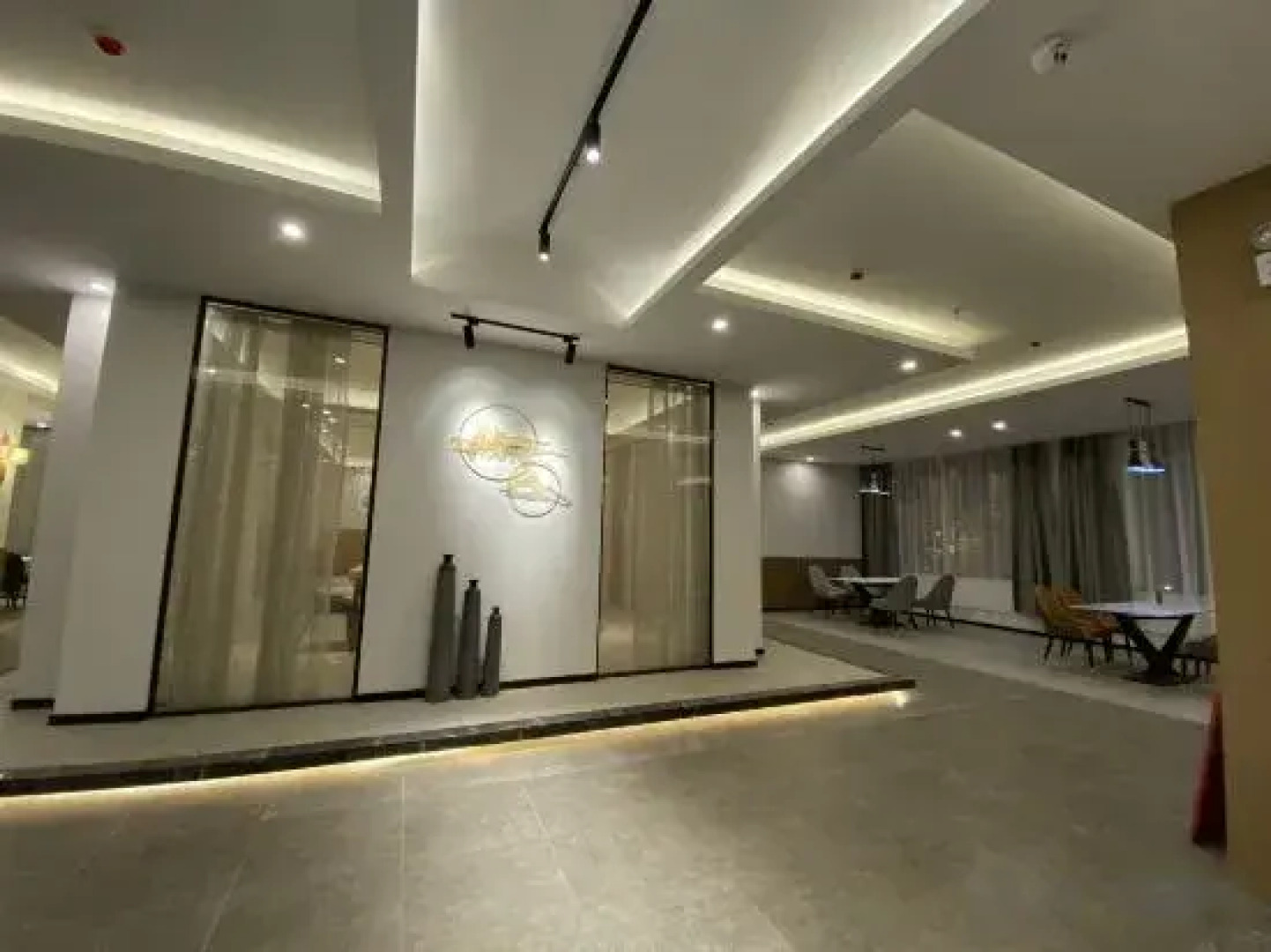 Garze Chin lives in a hotel