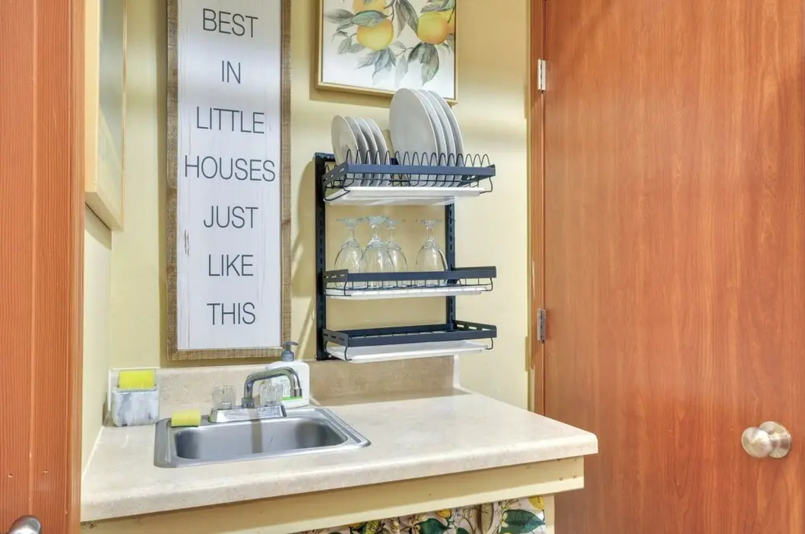 Inviting Studio w/ Patio, 15 Mi to Portland!