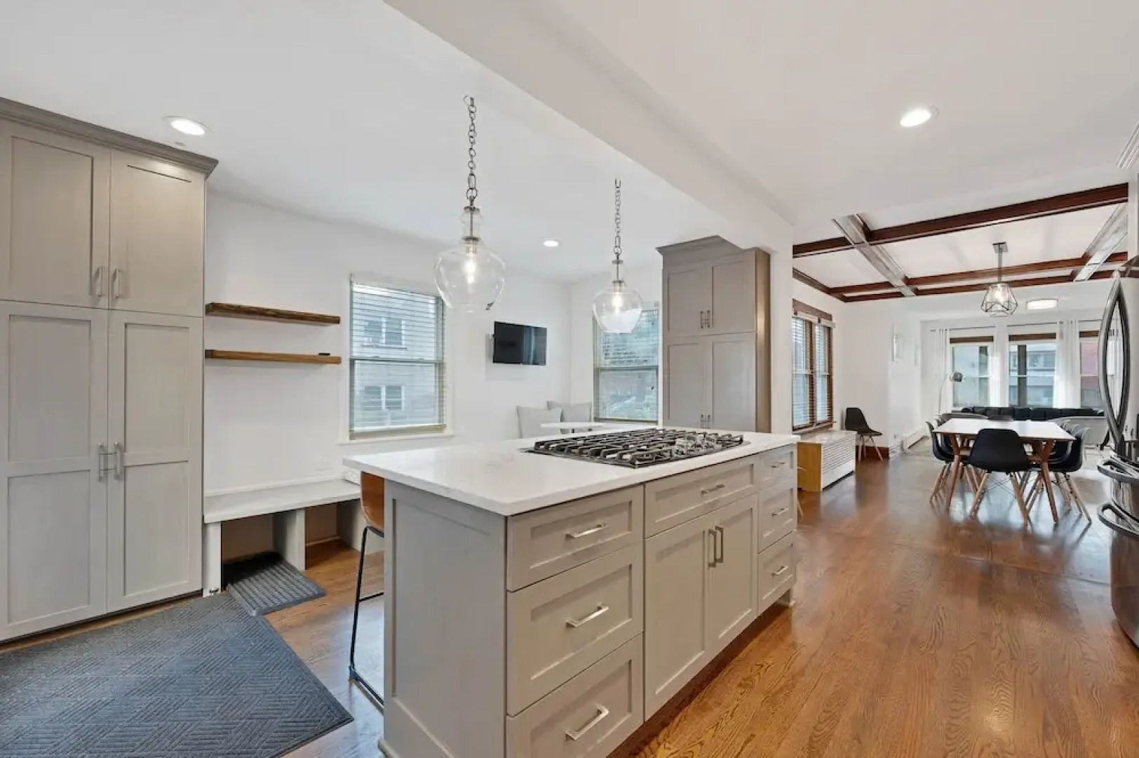 Charming Oak Park 4BD/3.5BA and 2 Private Parking by AllSet Turnover