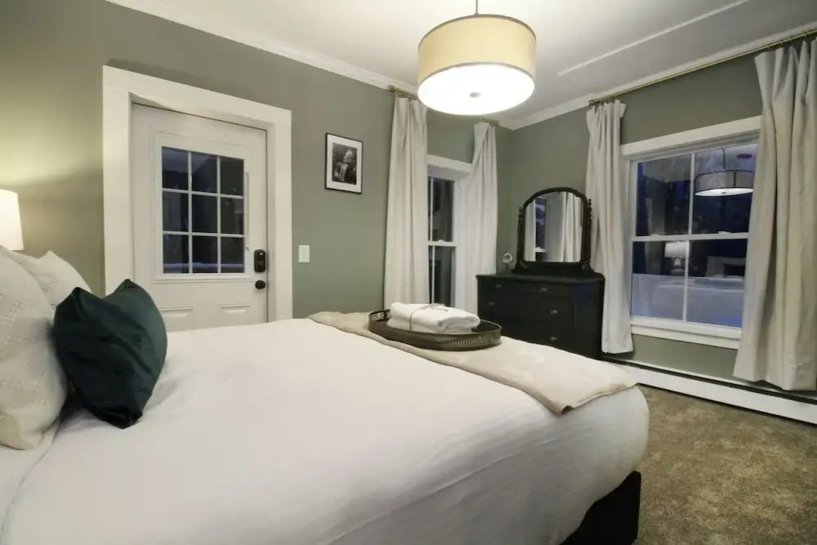 The Aurora Inn & Cottages