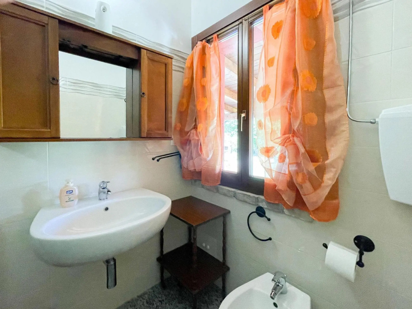Attractive holiday home in Urbania with bubble bath