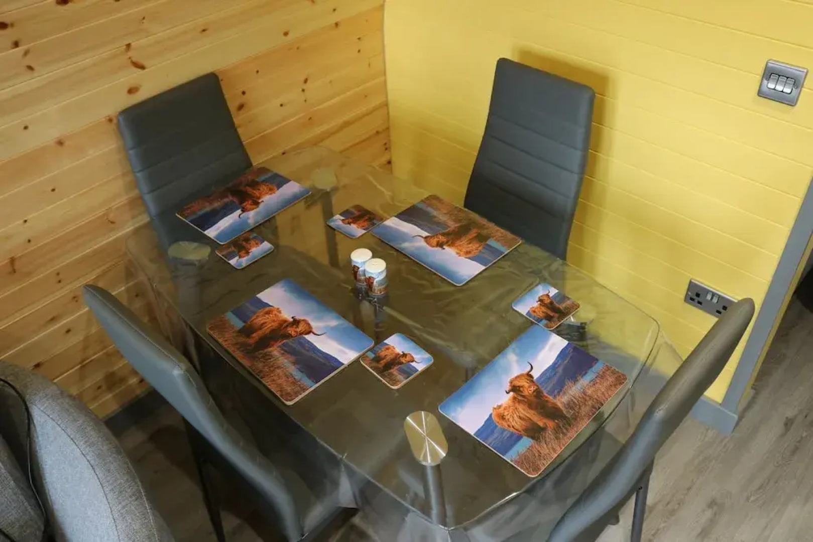 Glampods - 5 Berth Glamping Pod Elgin