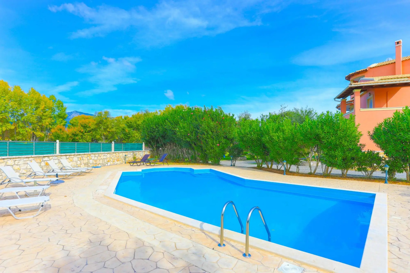 Captain Alex Villa Ena