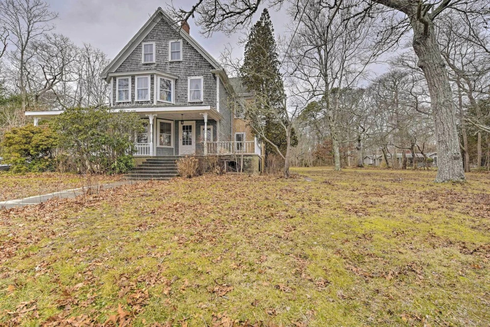 Apt on Vineyard Haven Near Nantucket Sound!