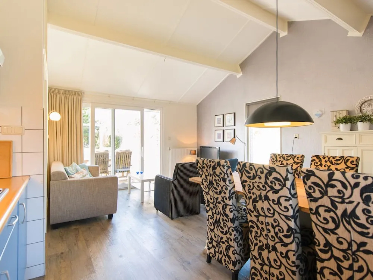 Comfortable Bungalow With Dishwasher, Near the Beach