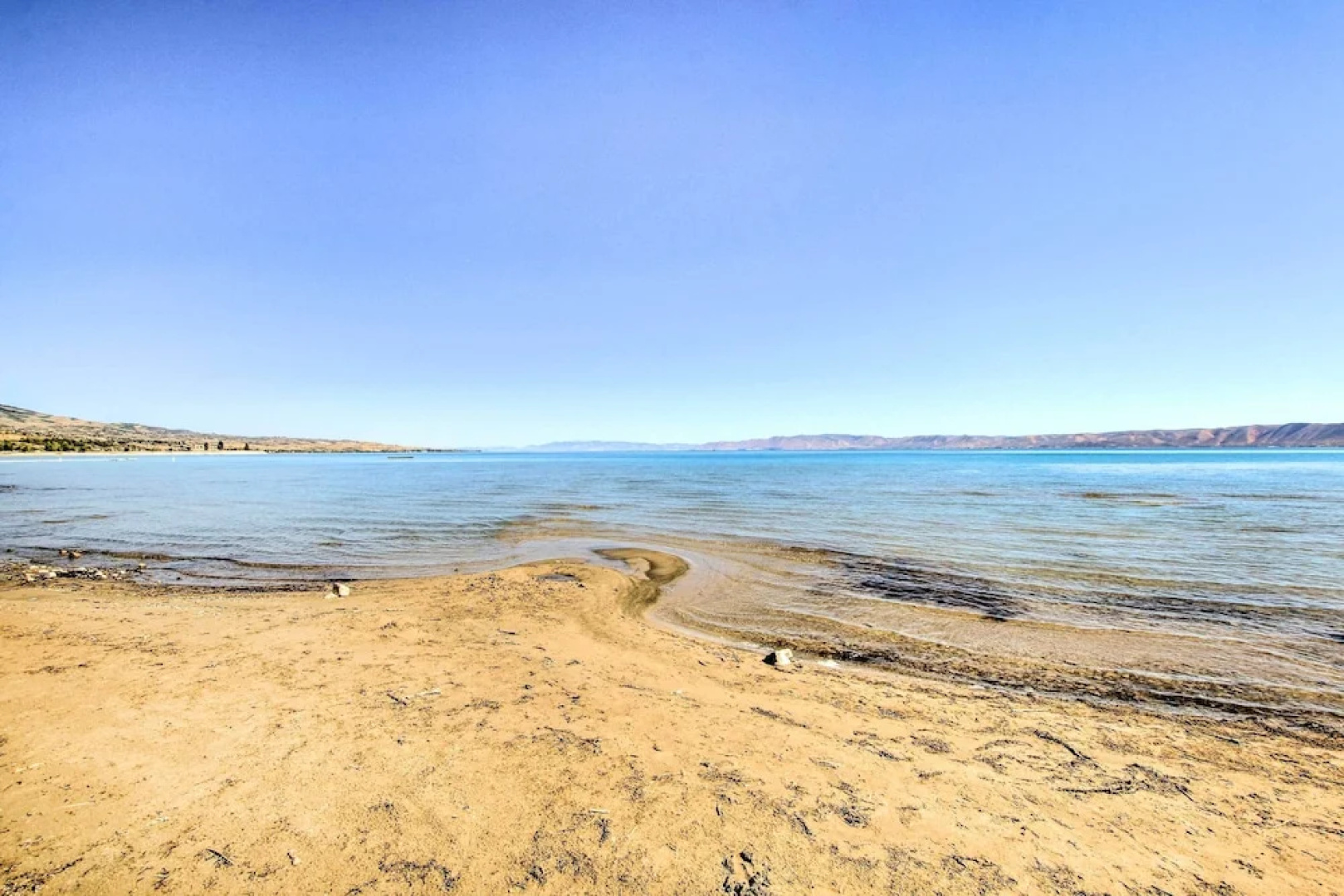 Stunning Waterfront Retreat in Garden City!
