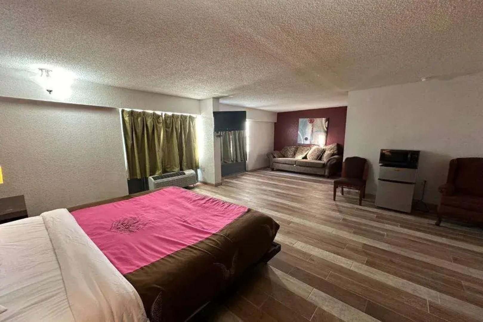 River Valley Inn & Suites