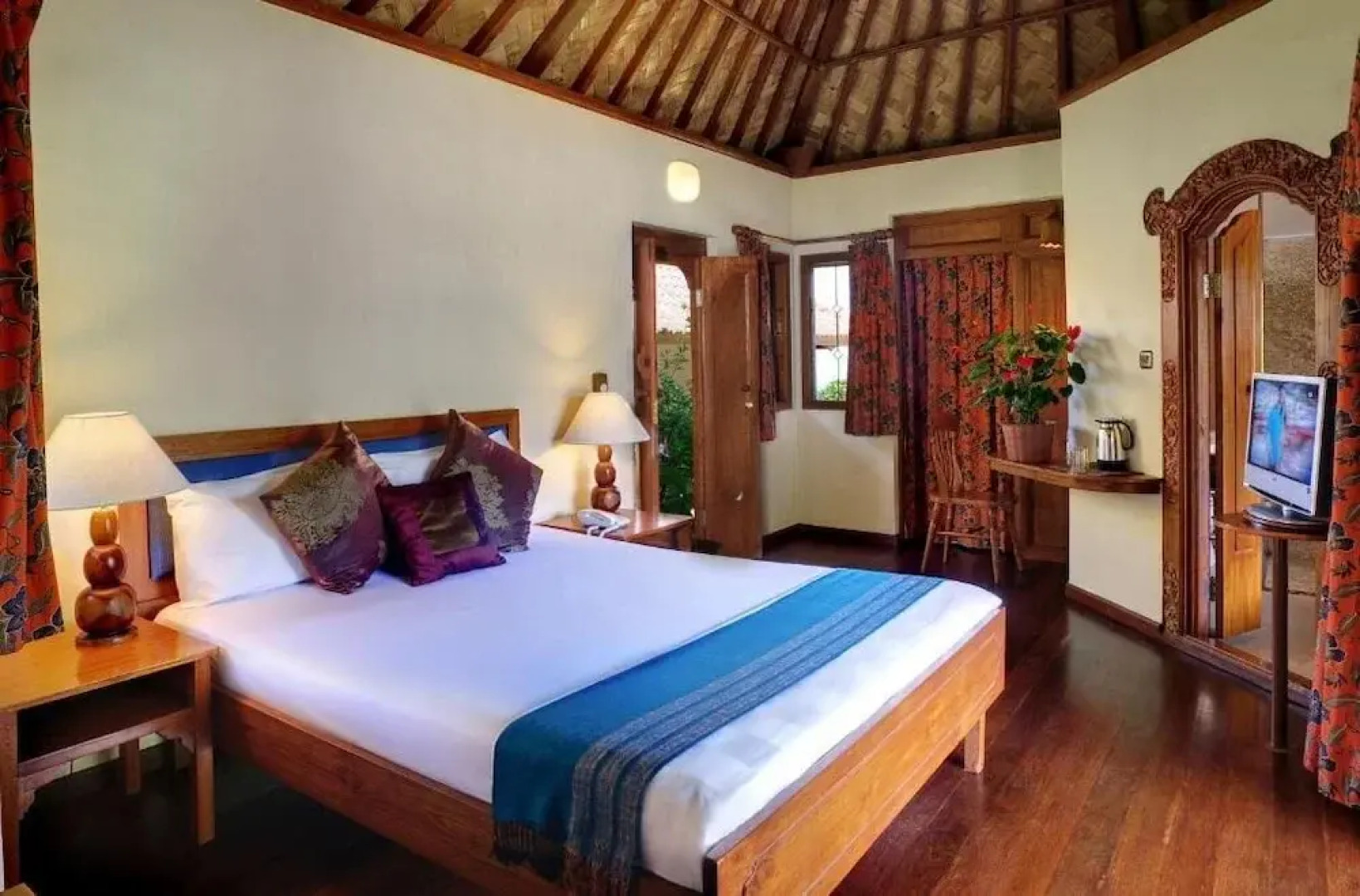 Strawberry Hill Hotel & Restaurant