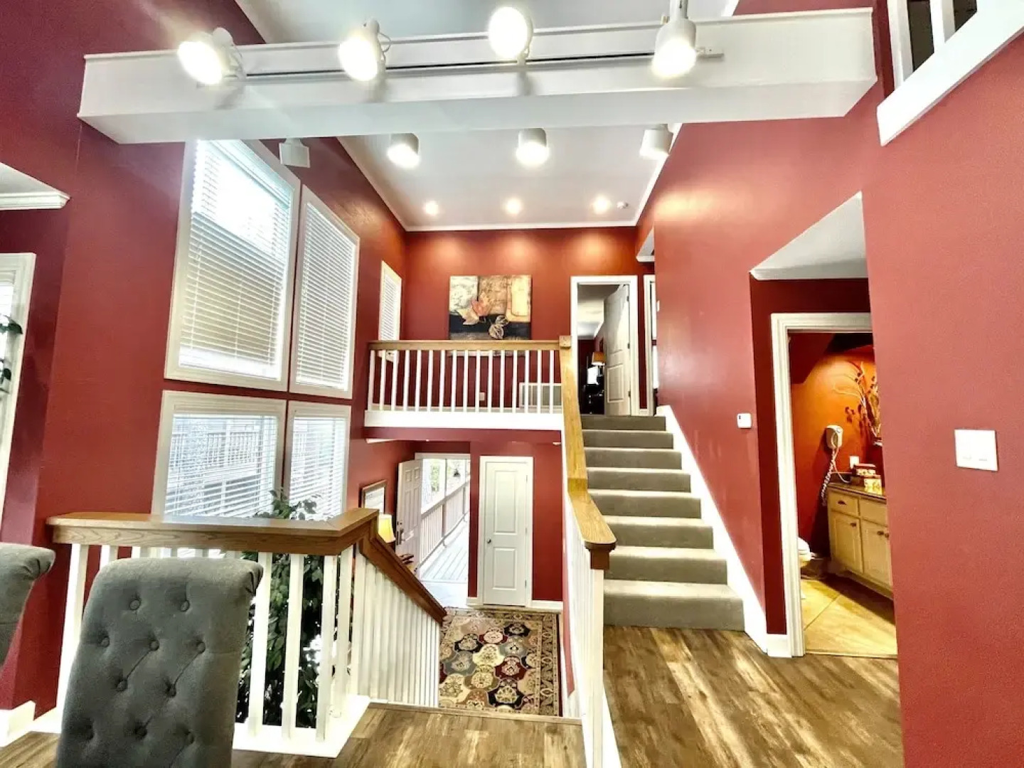 80BPD, Four bedroom, two 1/2 bath log-sided condo with lake view , garage by RedAwning