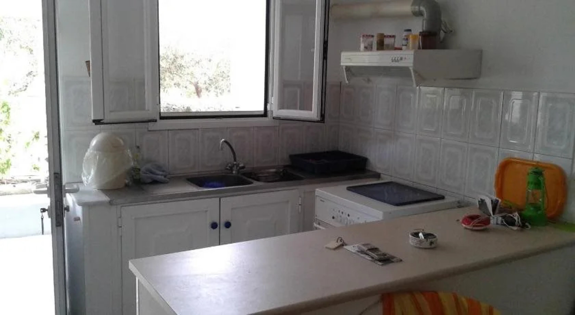 Prombona Petrino Spiti Studios