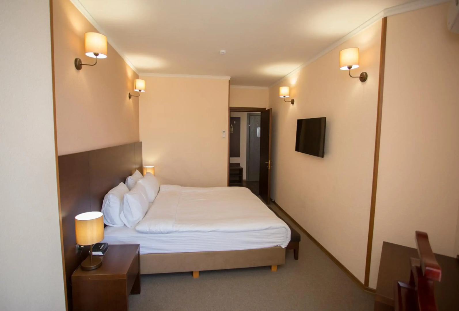 Отель Corner Inn