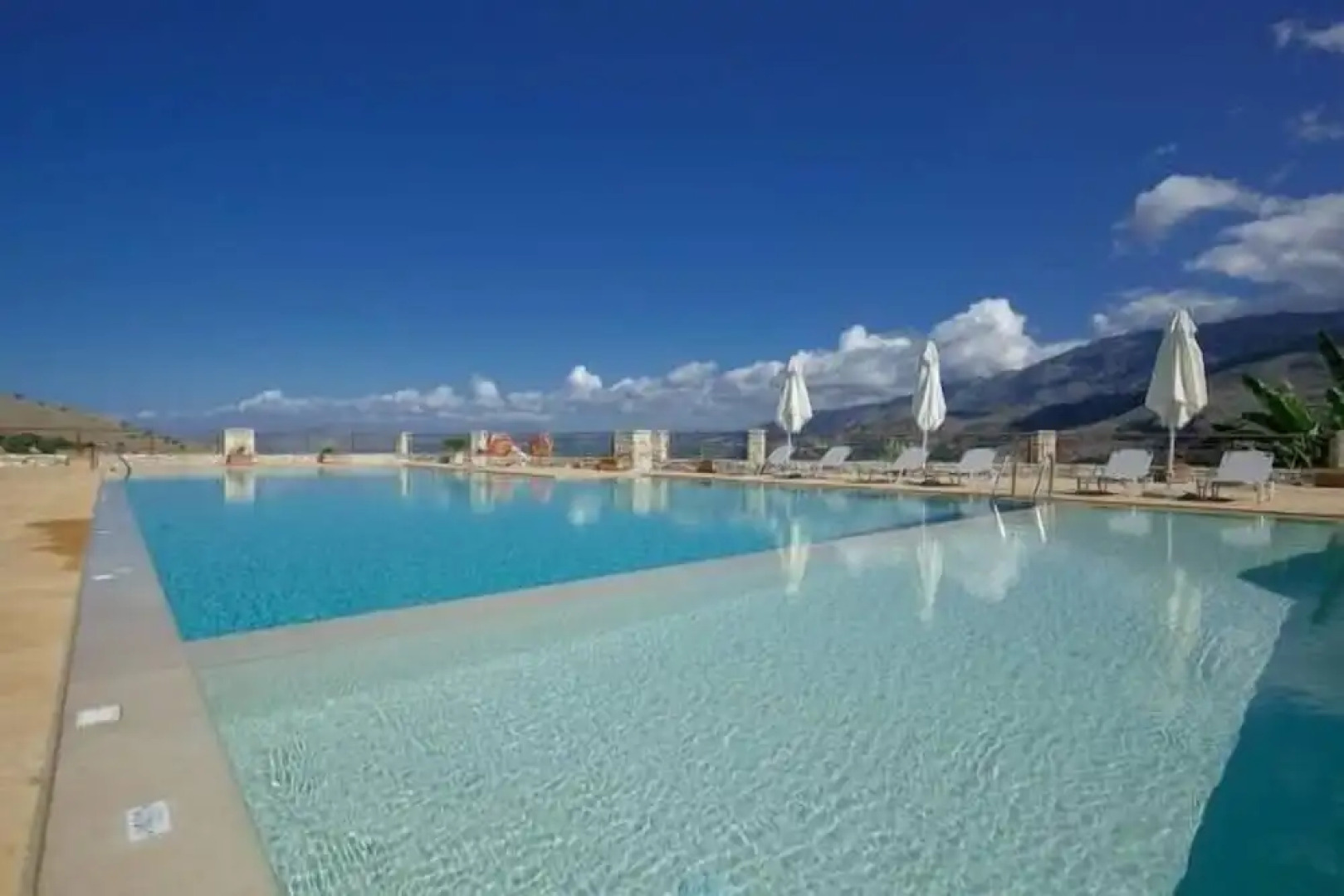 Angelica-Sea & Mountain View at a Sunny Retreat