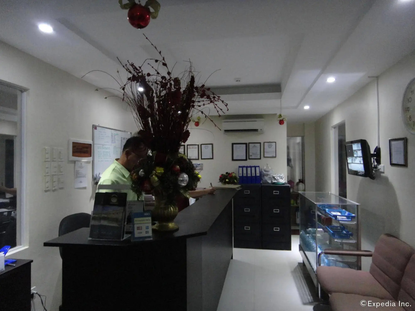 RedDoorz @ Grand Apartelle Hernan Cortes Cebu