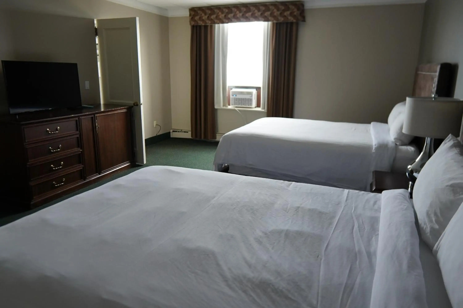 Prince Arthur Waterfront Hotel & Suites