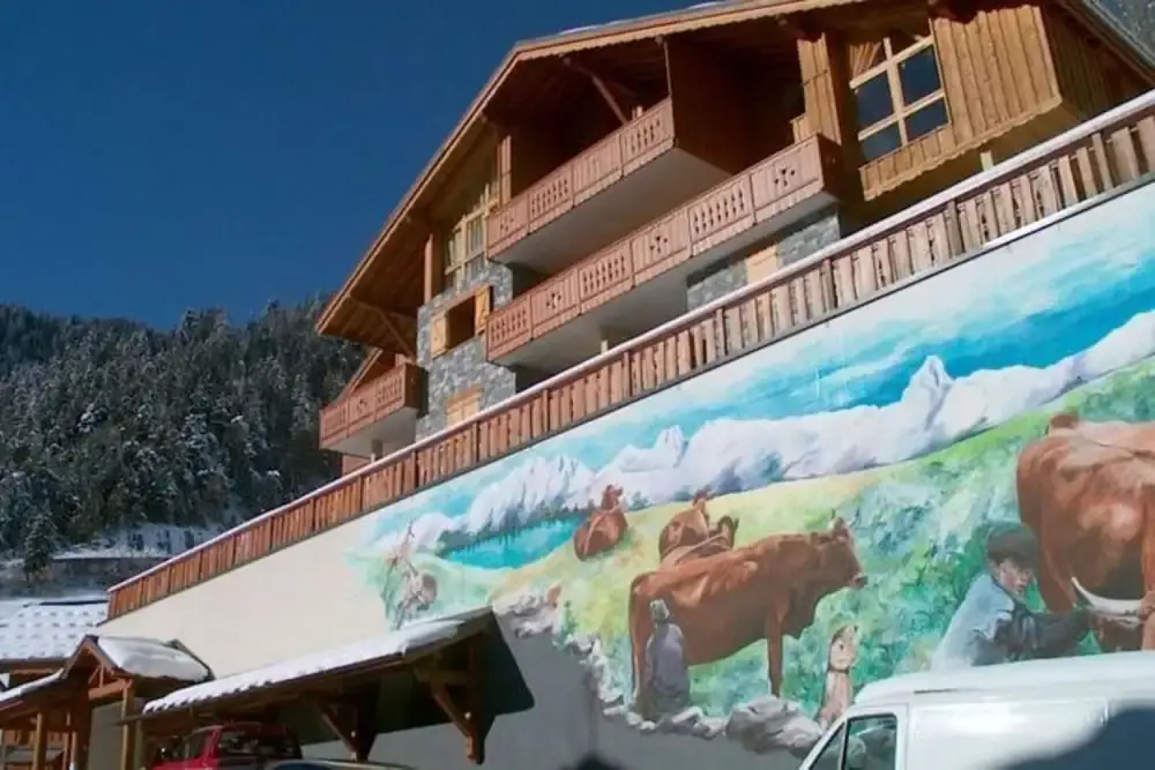 Spacious Holiday Home Near Center of Champagny