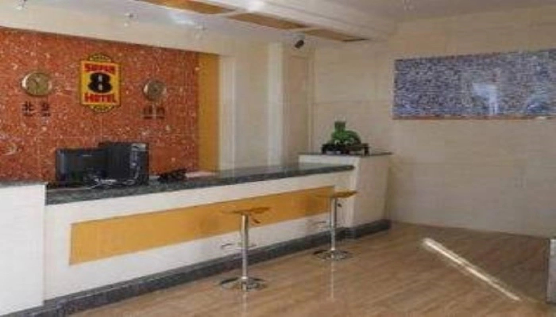 Super 8 Hotel Yining Fei Ji Chang Lu